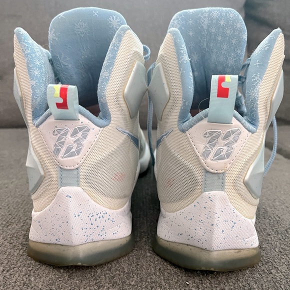 Nike LeBron 13 Size 10.5 Shoes - Picture 2 of 7
